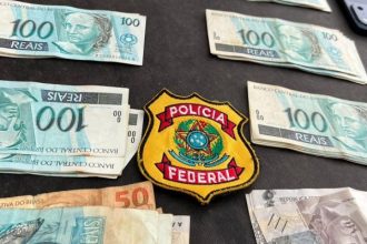Policiais federais cumpriram mandados de busca e apreensão em Macaé