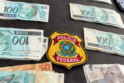 Policiais federais cumpriram mandados de busca e apreensão em Macaé