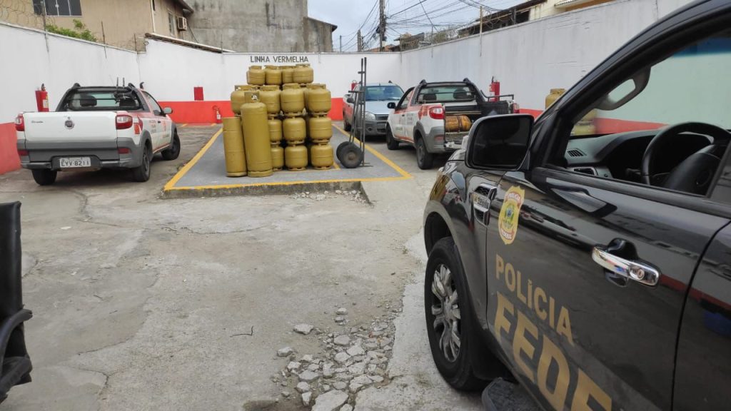 Polícia Federal fiscalizou empresas clandestinas em Macaé