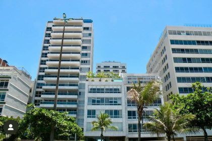 O edifício Grepaco, na orla de Ipanema (o mais baixinho na foto) será demolido para dar lugar a um empreendimento residencial que poderá render até R$ 450 milhões