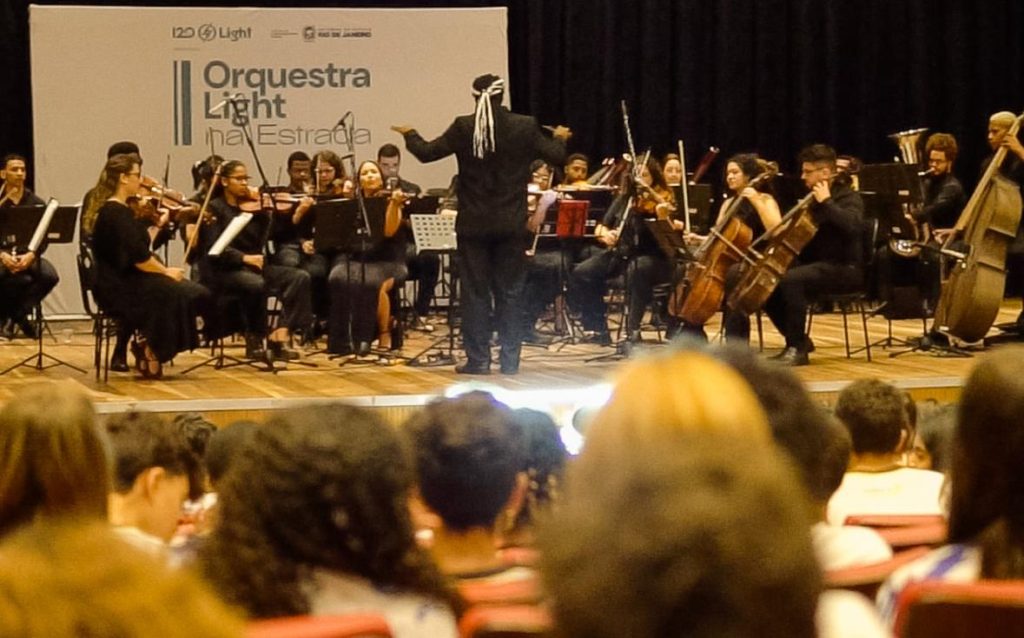 O interior fluminense como partitura: de Bizet a Raça Negra, Orquestra Light na Estrada costura mundos e amplia o alcance da música de concerto