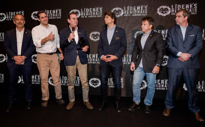 O prefeito Eduardo Paes e os coleguinhas do PSD: ordem unida para votar pela manutenção da prisão de Bacellar; resta saber quem vai seguir o "conselho"