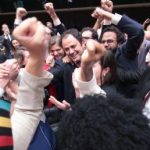 Glauber Braga (PSOL) comemora, em plenário, por ter escapado da cassação: deputado foi suspenso por seis meses e será substituído por Heloísa Helena (Rede)