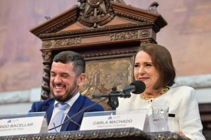 PT vai levar a deputada estadual Carla Machado ao conselho de ética: ela desobedeceu à orientação do partido e votou pelo relaxamento da prisão do presidente da Alerj, Rodrigo Bacellar (União)