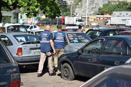 Fiscalização em estabelecimento na Parada de Lucas teve 12 carros removidos