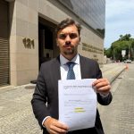 Secretário de Paes denuncia deputado Filippe Poubel ao MP e o acusa de falsificação de atestado