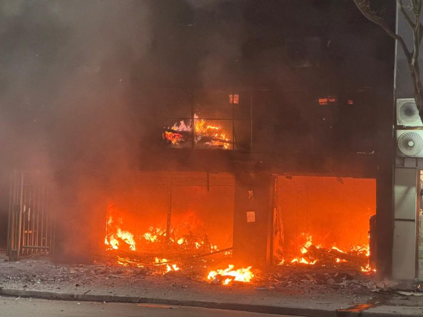 Incêndio atinge loja de Copacabana