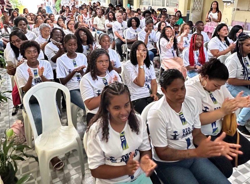 No Polo Mesquita, os formandos concluíram os cursos de Design de Sobrancelhas, Instalações Elétricas e Barbearia, áreas com alta demanda no mercado e potencial imediato de geração de renda