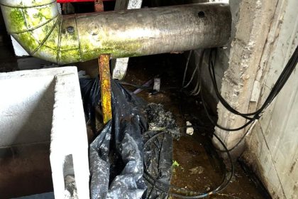 Fábrica de gelo interditada em Campo Grande apresentou falta de higiene em suas instalações