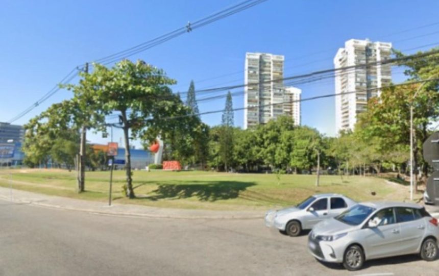 O terreno da Avenida das Américas, na Barra da Tijuca, que a Prefeitura do Rio vendeu em leilão por R$ 33,5 milhões