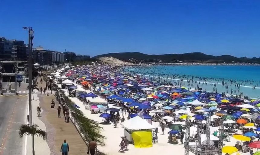 Confusão na Praia do Forte, em Cabo Frio, termina com 15 suspeitos presos; veja o vídeo