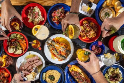 No verão, o corpo trabalha em esforço contínuo para manter a temperatura estável, o que pede refeições mais leves, refrescantes e nutricionalmente equilibradas