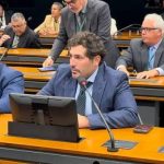 O deputado federal e presidente estadual do PSDB, Luciano Vieira, está pedindo votos para Nicola Miccione na eleição indireta que vai escolher o substituto de Cláudio Castro (PL)