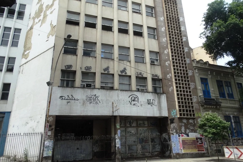 Documentos do antigo IML, na Lapa, estão abandonados e correm risco de deterioração e perda histórica, segundo o MPF.