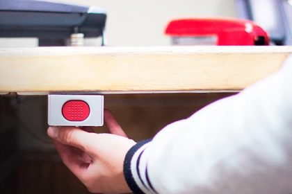 Dispositivo instalado em unidades de saúde vai acionar polícia e circuito interno de segurança