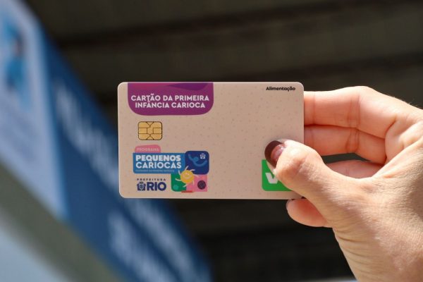 Prato cheio na primeira infância: Rio conclui entrega de cartão alimentação para 30 mil famílias