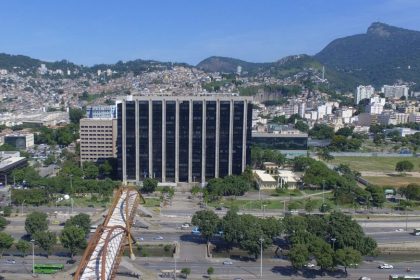 Agora é oficial: reajuste de 4,71% nos salários de servidores municipais do Rio passa a valer em 2026