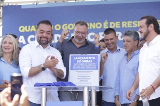 Castro, Canella e Douglas Ruas assinam o início da obra de duplicação do viaduto da Dutra que liga Belford Roxo a Mesquita.