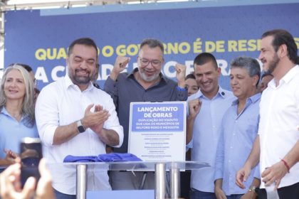 Castro, Canella e Douglas Ruas assinam o início da obra de duplicação do viaduto da Dutra que liga Belford Roxo a Mesquita.