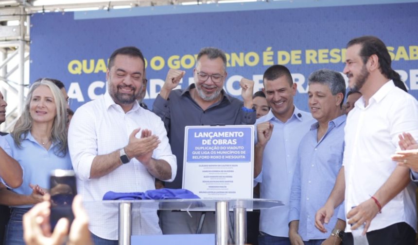 Castro, Canella e Douglas Ruas assinam o início da obra de duplicação do viaduto da Dutra que liga Belford Roxo a Mesquita.