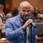 Segundo relatos, Renan Jordy (PL) teria desferido um soco no bombeiro que abriu o elevador enguiçado na Alerj.