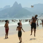 Noel derrete, carioca ferve: Natal pode chegar a 40°C no Rio