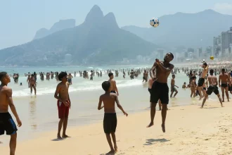 Noel derrete, carioca ferve: Natal pode chegar a 40°C no Rio