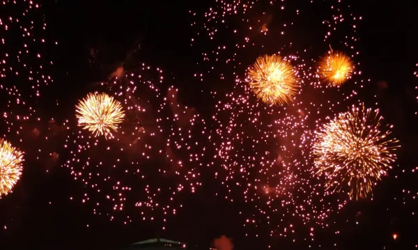 Fogos de artifício com estampido superior a dez decibéis é proibido no Rio
