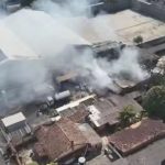 Incêndio assustou moradores neste domingo (21)