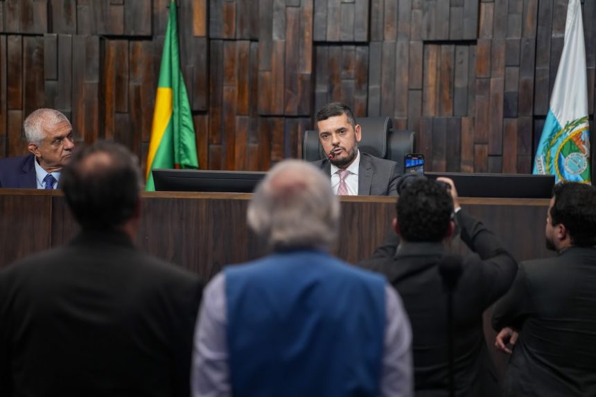 Deputados aprovam projeto que diminui incentivos fiscais, aumentando a contribuição das empresas ao FOT.