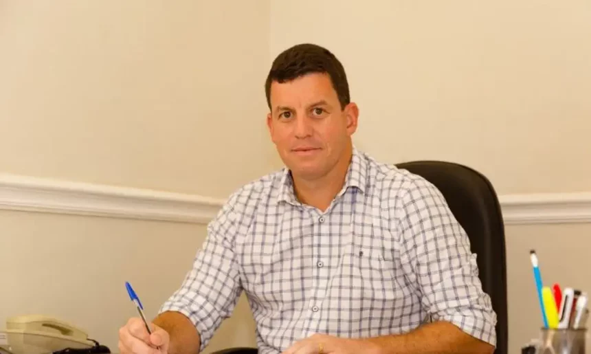 Prefeitura e Câmara de Petrópolis recorrem para liberar aumento de 70% nos salários do prefeito, vice e secretários