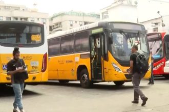 Linhas de ônibus paralelas às afetadas tiveram operação reforçada