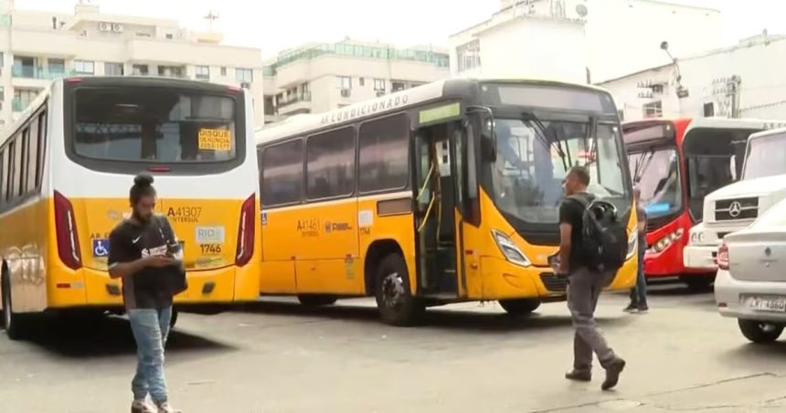 Linhas de ônibus paralelas às afetadas tiveram operação reforçada