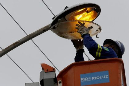 Texto prevê teto de R$ 5 mil para cobrança da taxa de custeio da iluminação pública