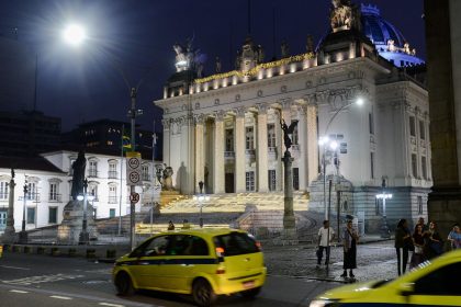 Deputados gastaram, em nove meses, combustivel suficiente para dar quase 80 voltas na terra.