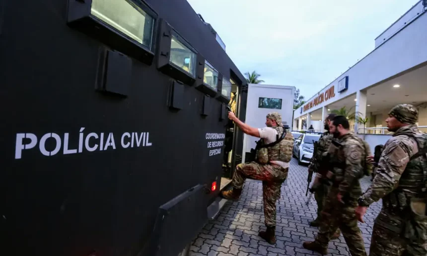 Com a "Gratificação Faroeste', policiais civis podem receber até 150% de bônus ao apreender armas "de guerra" ou "neutralizar" criminosos.