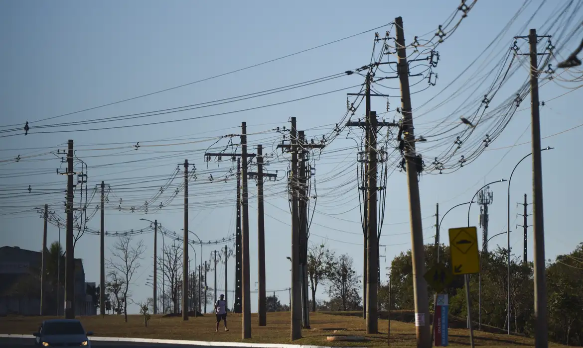 Light alerta para falta de luz em diversas partes do estado.