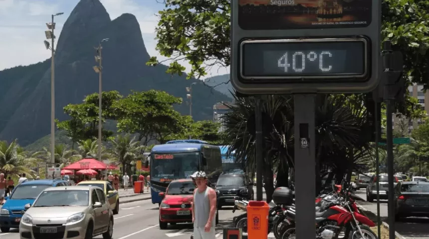 Os últimos dias do ano seguem com calor extremo e temperaturas elevadas.