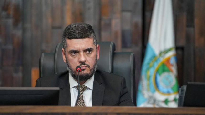 Rodrigo Bacellar tira licença do mandato de deputado na Alerj