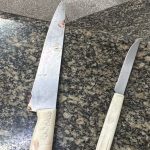 Policiais apreenderam facas utilizadas para esfaquear motorista de aplicativo