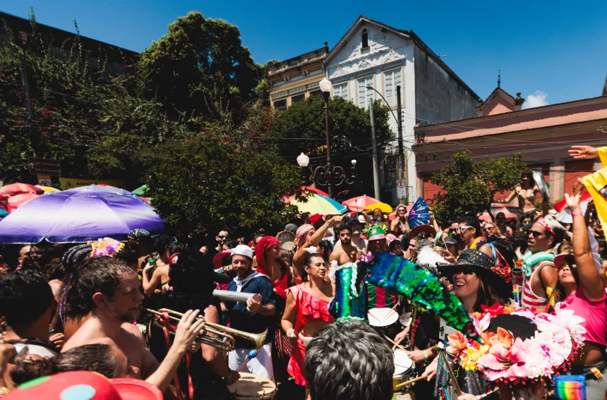Airbnb anuncia patrocínio e será plataforma oficial de hospedagem durante o carnaval no Rio