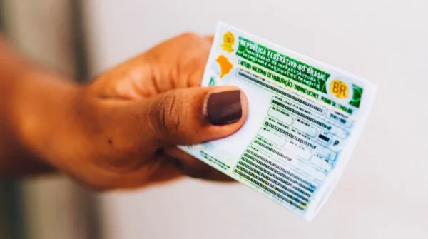 Candidatos à primeira habilitação agora podem agendar a prova teórica diretamente pelo site ou telefone do Detran.