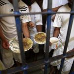 Serviço de alimentação nos presídios do RJ será contratado por valor que ultrapassa R$ 1 bilhão.