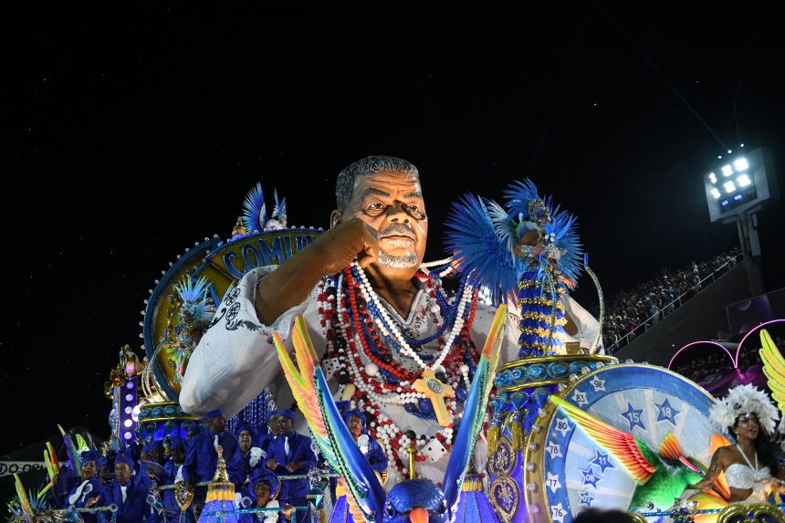 Carro alegórico da Beija-Flor de Nilópolis no carnaval de 2025