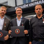 Família Delaroli reunida durante solenidade do Bope que concedeu ao presidente em exercício da Alerj a Medalha Mérito Operações Especiais. — Foto: Divulgação/Cristiano Masruha