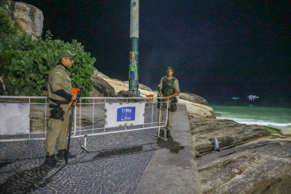 Guara Municipal instalou posto de controle na Pedra do Arpoador; acesso de visitantes agora só pode ser feito até 21h