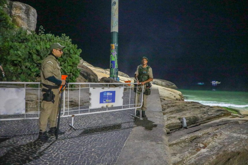 Guara Municipal instalou posto de controle na Pedra do Arpoador; acesso de visitantes agora só pode ser feito até 21h