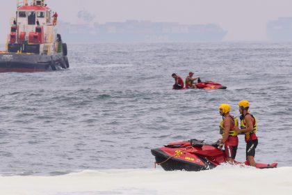 Bombeiros fazem buscar em afogamento em Copacabana no réveillon
