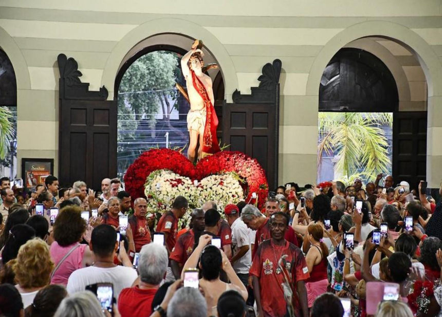 Fiéis participam da Procissão de São Sebastião, que percorre ruas do Rio em direção à Catedral Metropolitana, no Centro, no feriado do padroeiro da cidade. – Foto: Divulgação