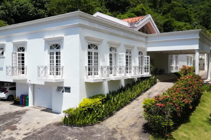 Mansão de Renato Aragão, no Recreio dos Bandeirantes, está à venda por R$ 18 milhões